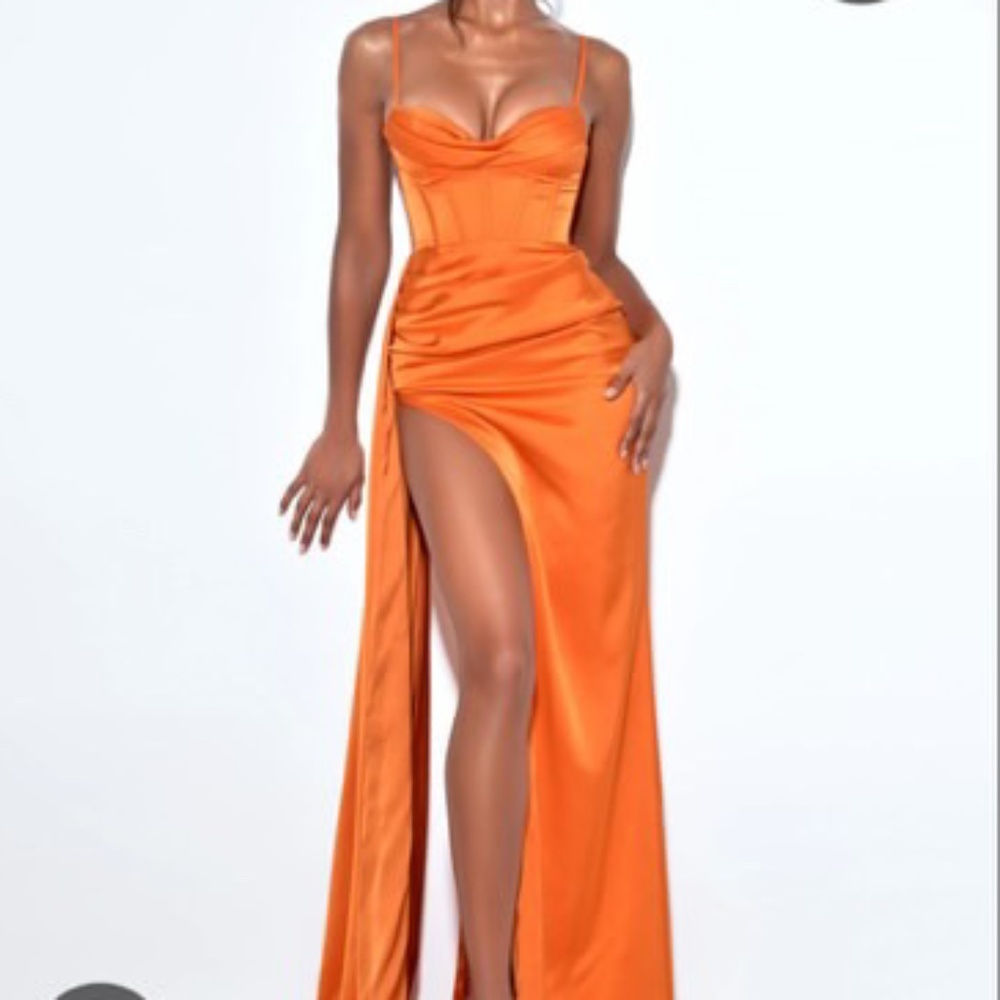 Miss circle orange dress